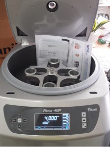 Mặt trước máy ly tâm y tế Fleta 40P Mặt trước máy ly tâm y tế Fleta 40P